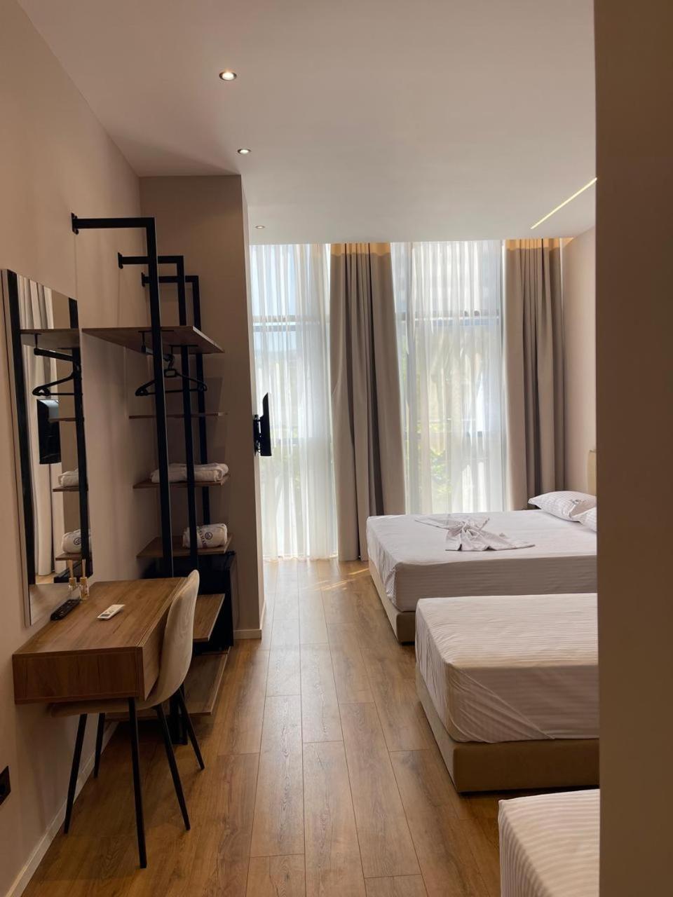 Dia Mare Deluxe Aparthotel Vlorë Buitenkant foto