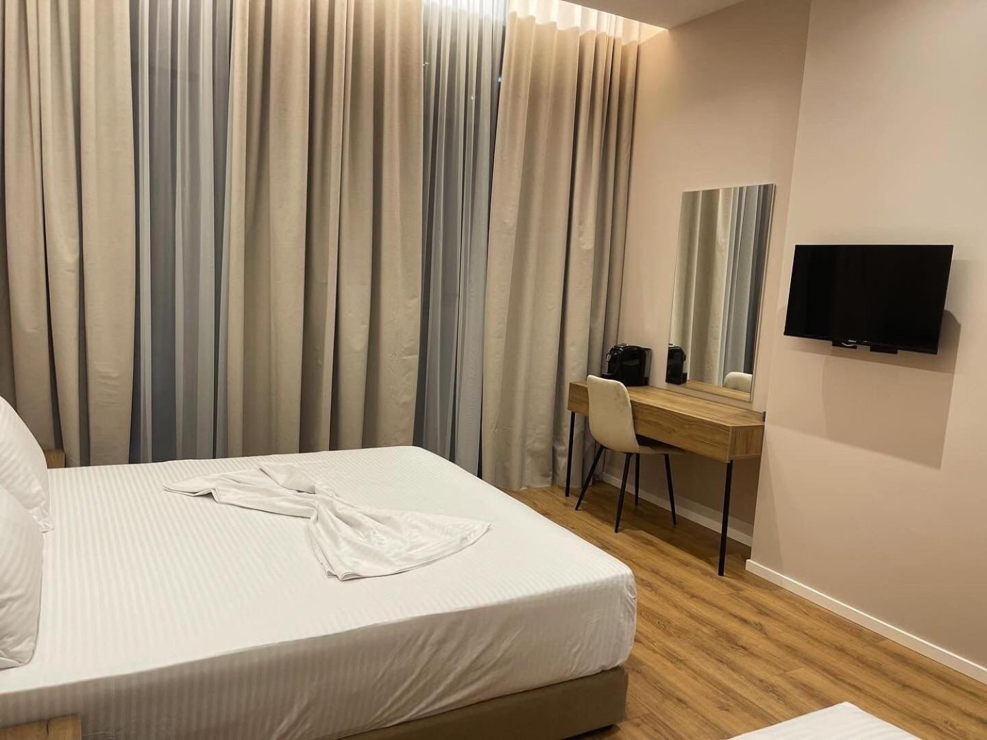 Dia Mare Deluxe Aparthotel Vlorë Buitenkant foto