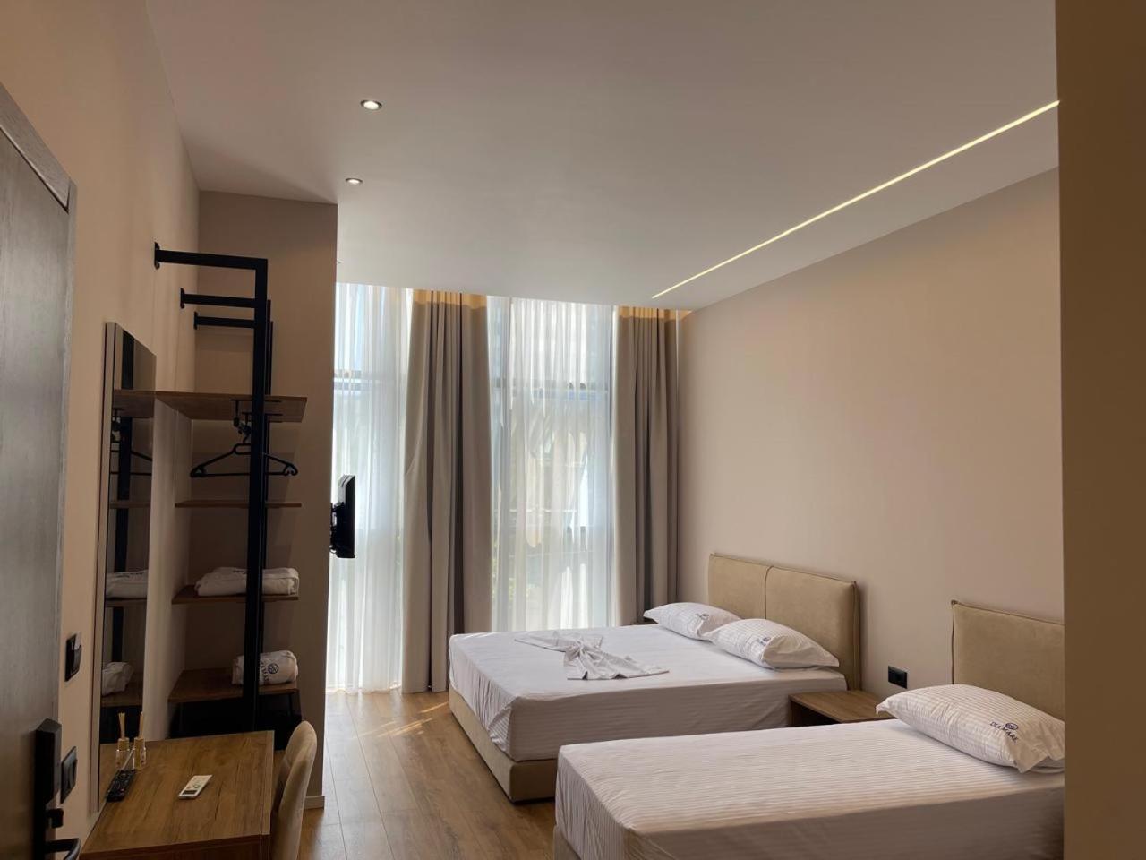 Dia Mare Deluxe Aparthotel Vlorë Buitenkant foto