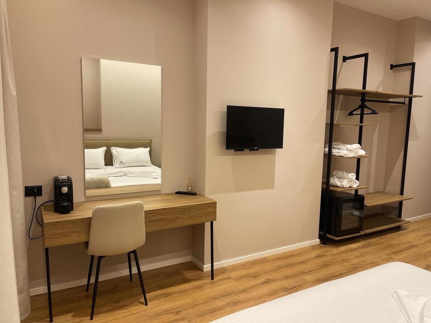 Dia Mare Deluxe Aparthotel Vlorë Buitenkant foto