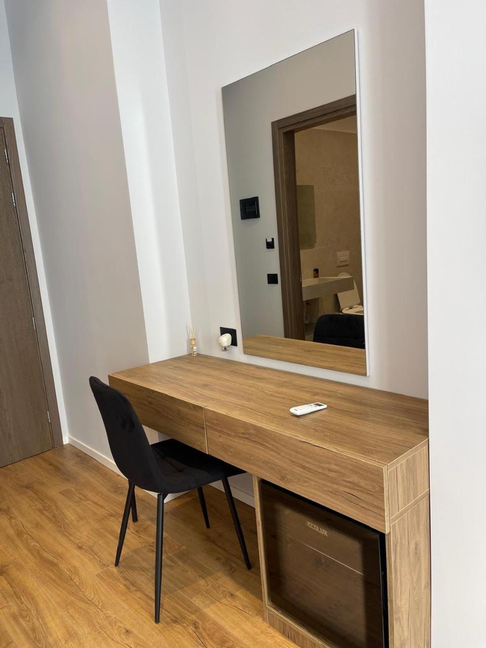 Dia Mare Deluxe Aparthotel Vlorë Buitenkant foto