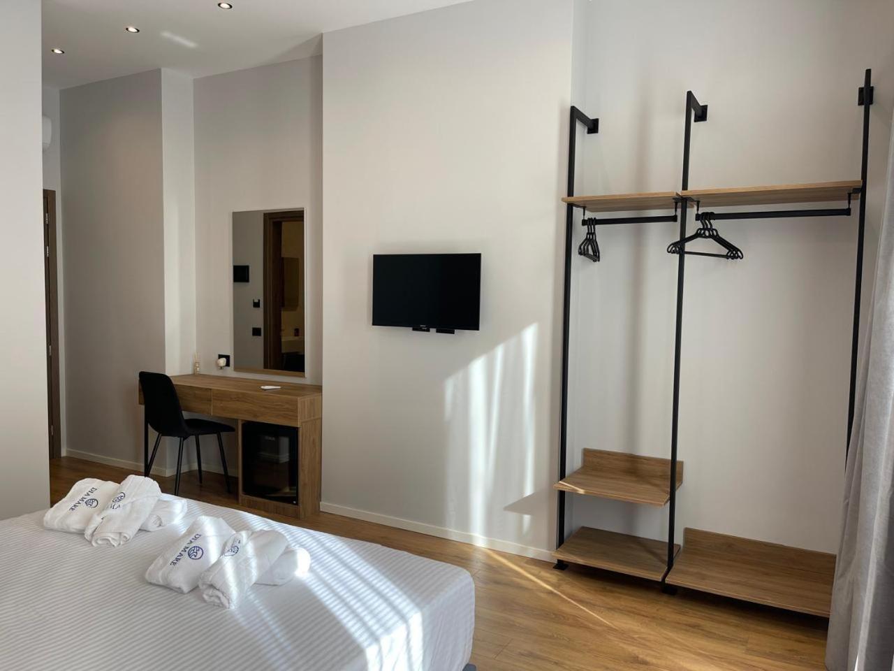 Dia Mare Deluxe Aparthotel Vlorë Buitenkant foto